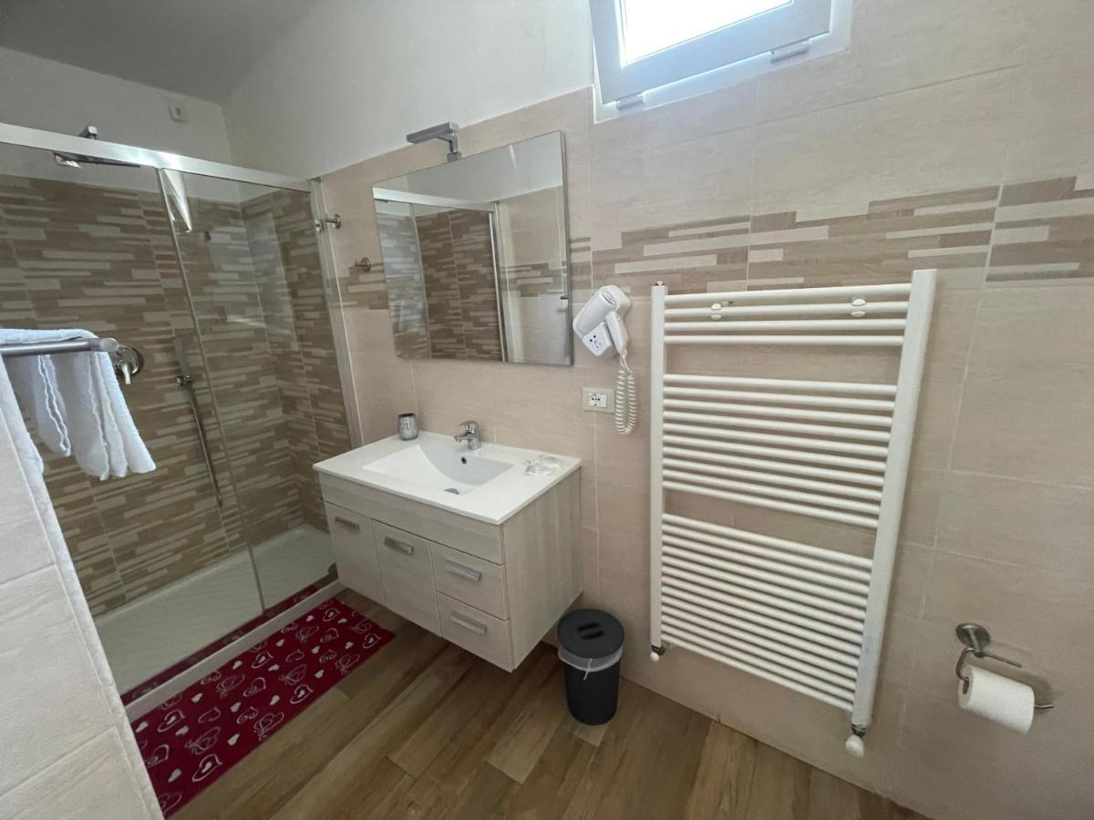 Atena B&B Apartments Platino San Silvestro  エクステリア 写真